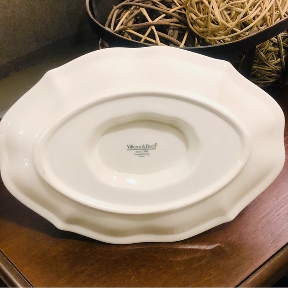 Villeroy & Boch Riviera Gravy/Sauce Boat With Attached Base Plate - Picture 8 of 9